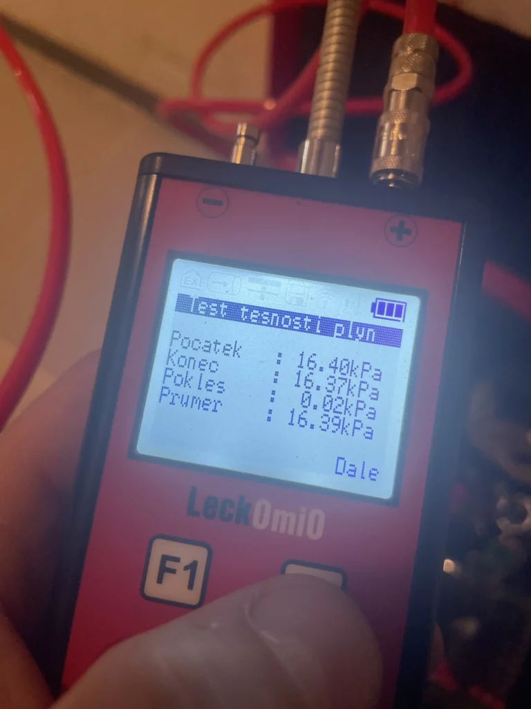 Digitální analyzátor pro měření úniku plynu