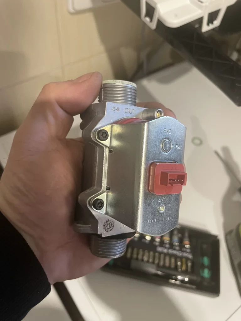 Servisní kontrola elektrokomponentu plynového kotle